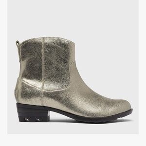 Sorel Lolla II Metallic Silver Bootie NWT Size 9